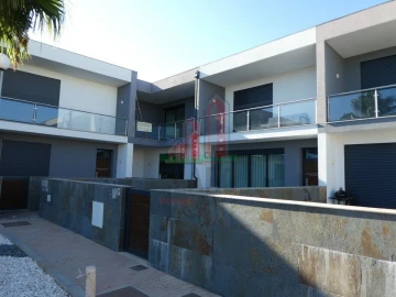 Moradia T4 para Venda em Albufeira e Olhos de Água