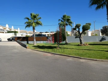Moradia T4 para Venda em Albufeira e Olhos de Água