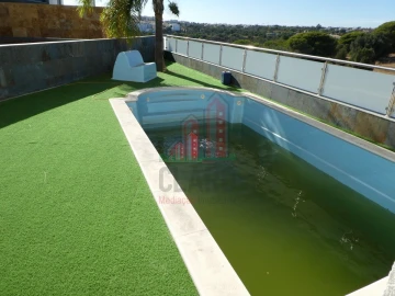 Moradia T4 para Venda em Albufeira e Olhos de Água