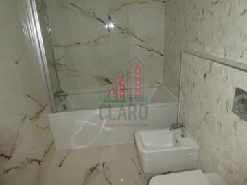Moradia T4 para Venda em Albufeira e Olhos de Água