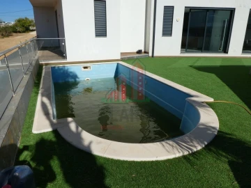 Moradia T4 para Venda em Albufeira e Olhos de Água