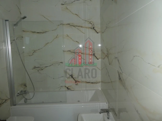 Moradia T4 para Venda em Albufeira e Olhos de Água Foto 32