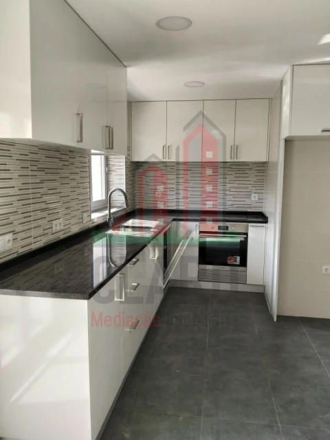 Apartamento T3 para Venda em Santa Clara e Castelo Viegas