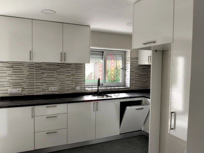 Apartamento T3 para Venda em Santa Clara e Castelo Viegas Foto 4