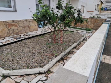 Apartamento T1 para Arrendamento em Atouguia da Baleia