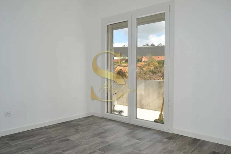 Apartamento T3 para Venda em Meirinhas Foto 14