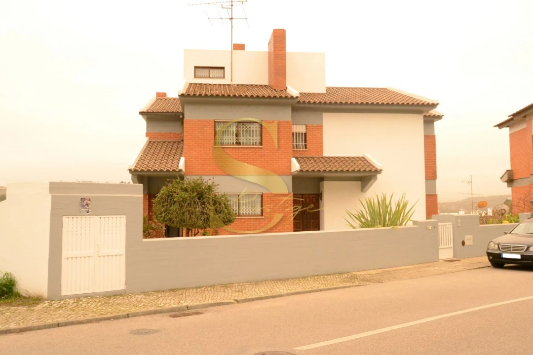 Moradia T4 para Venda em Leiria, Pousos, Barreira e Cortes Foto 1