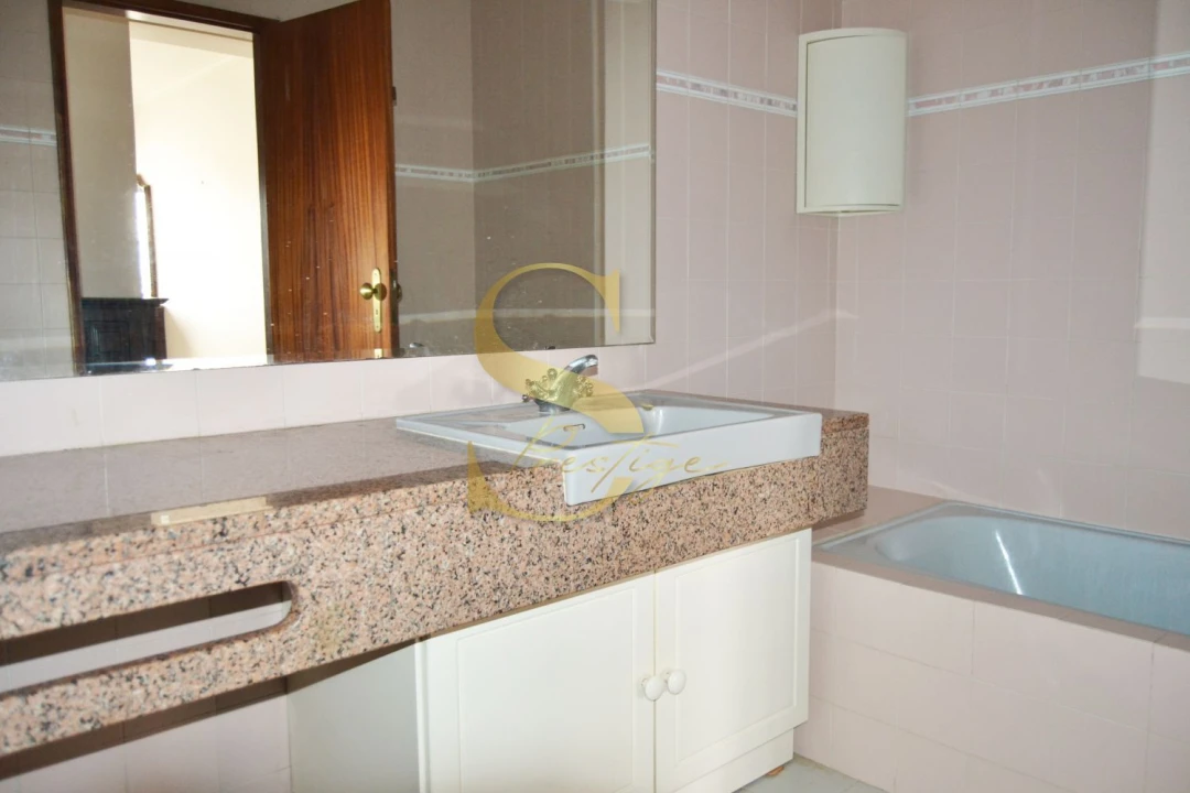 Apartamento T2 para Venda em Leiria, Pousos, Barreira e Cortes Foto 15