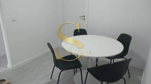 Moradia T9 para Venda em Ajuda