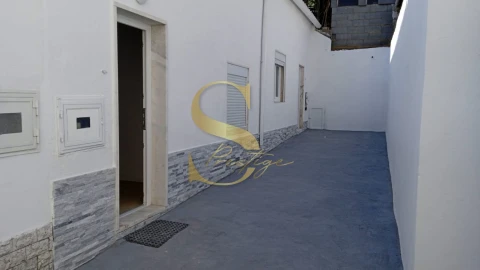 Moradia T9 para Venda em Ajuda