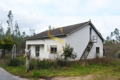 Moradia T3 para Venda em Rio de Couros e Casal dos Bernardos