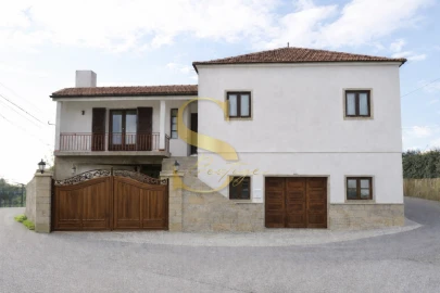 Moradia T3 para Venda em Santa Catarina da Serra e Chainça