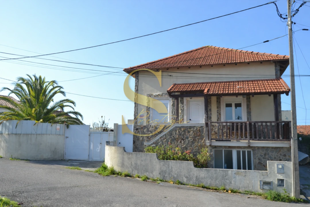 Moradia T4 para Venda em Maceira Foto 1