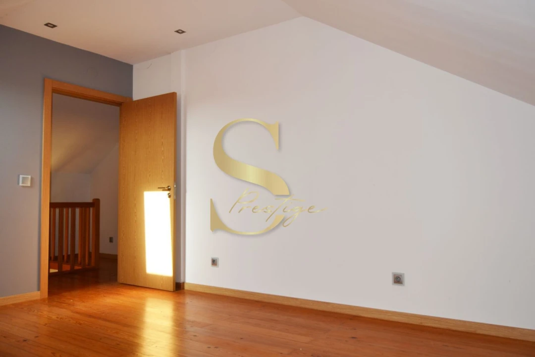 Moradia T4 para Venda em Maceira Foto 15