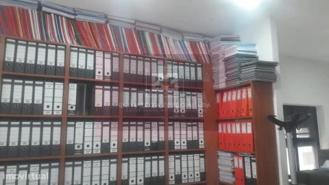 Loja para Venda em Charneca de Caparica e Sobreda