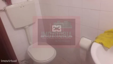 Loja para Venda em Charneca de Caparica e Sobreda