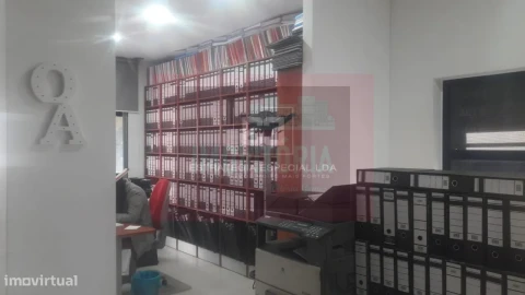 Loja para Venda em Charneca de Caparica e Sobreda