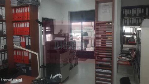 Loja para Venda em Charneca de Caparica e Sobreda