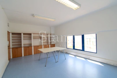 Loja para Arrendamento em Oeiras e São Julião da Barra, Paço de Arcos e Caxias