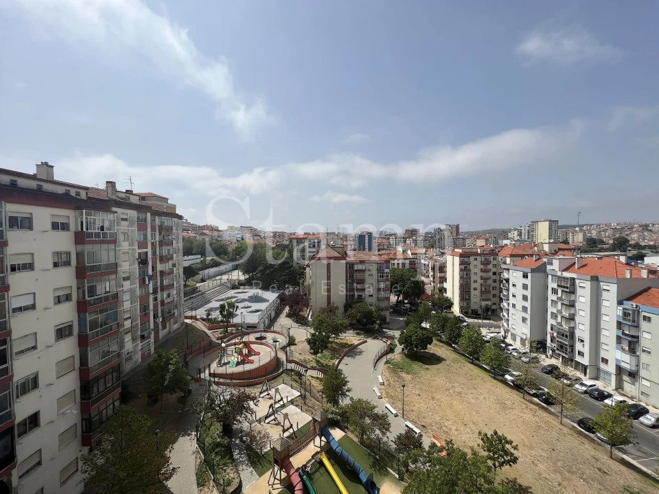Apartamento T1 para Venda em Águas Livres Foto 1