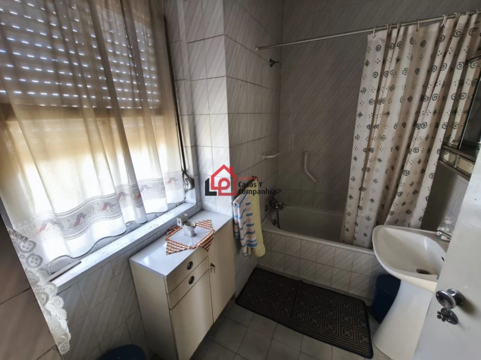 Moradia T6 para Venda em Abraveses Foto 14