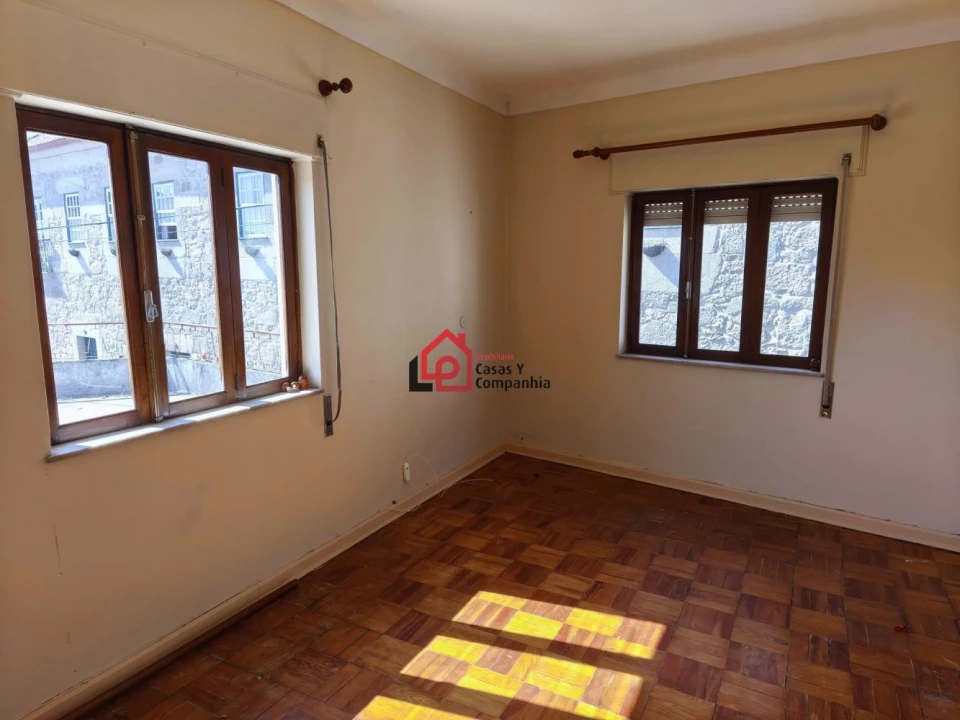 Loja para Venda em Abraveses Foto 11