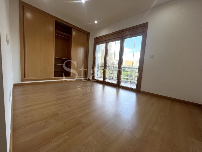 Apartamento T3 para Venda em Odivelas Foto 8