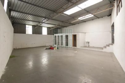 Loja para Venda em Penamaior