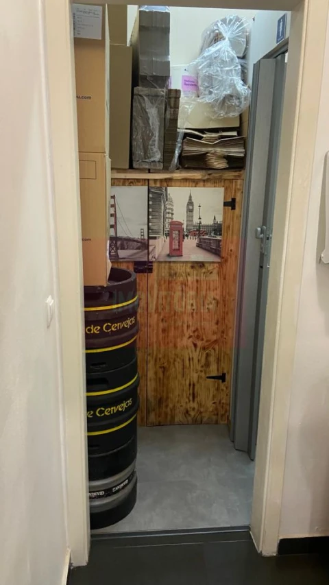 Loja para Trespasse em Massamá e Monte Abraão