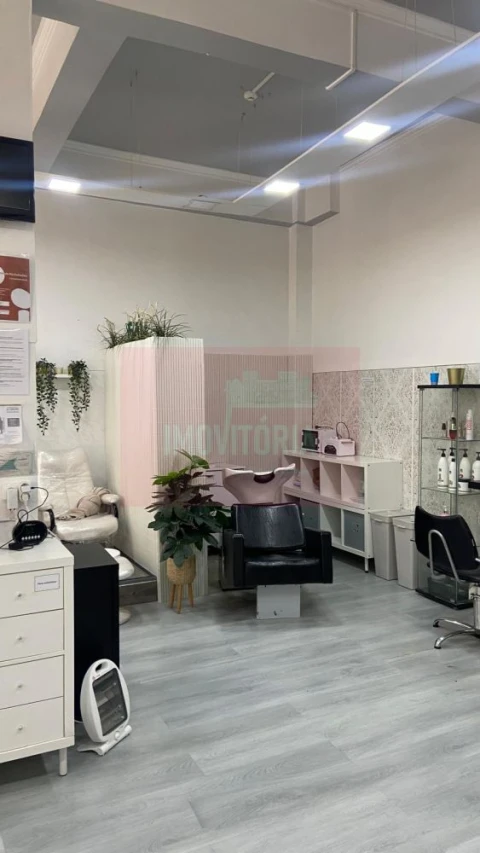 Loja para Trespasse em Queluz e Belas