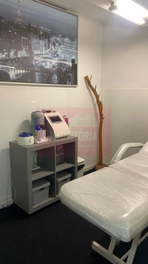 Loja para Trespasse em Queluz e Belas