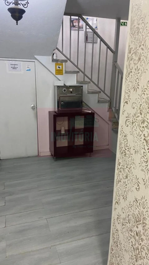 Loja para Trespasse em Queluz e Belas