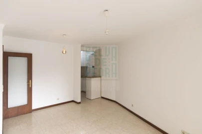 Apartamento T1 para Arrendamento em Paranhos