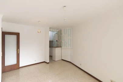 Apartamento T1 para Arrendamento em Paranhos