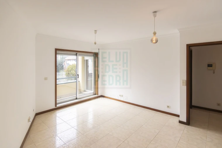 Apartamento T1 para Arrendamento em Paranhos Foto 2