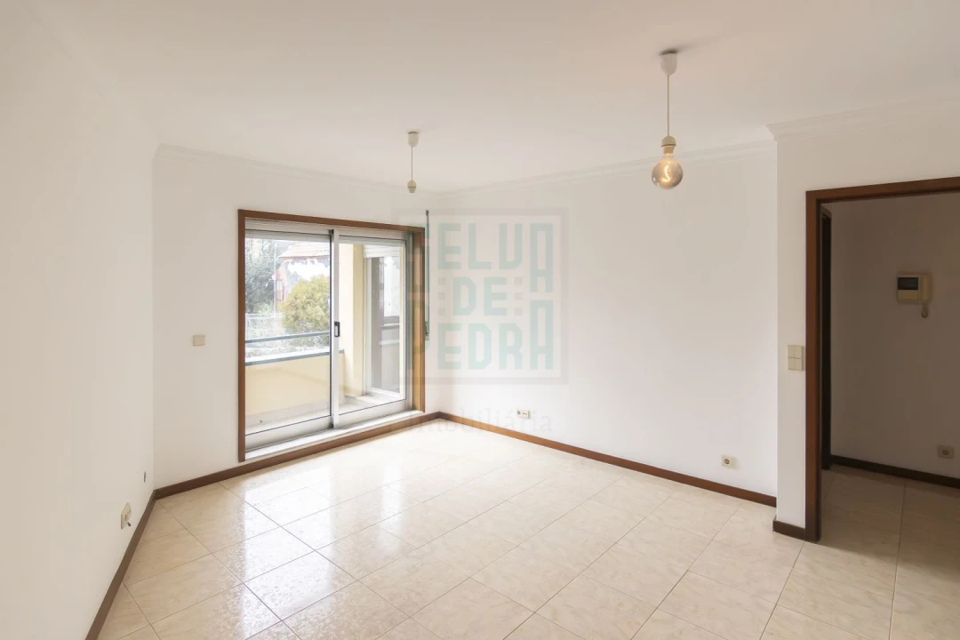 Apartamento T1 para Arrendamento em Paranhos Foto 2