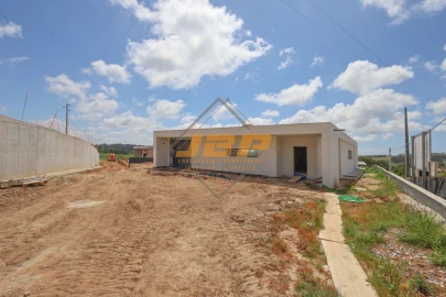 Moradia T3 para Venda em Salir de Matos