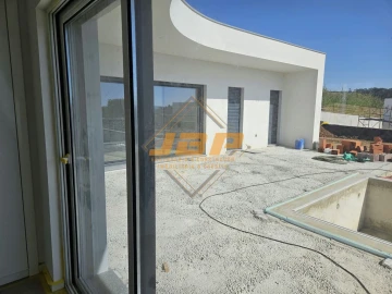 Moradia T3 para Venda em Salir de Matos