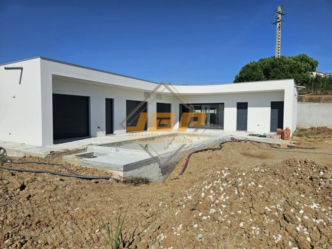 Moradia T3 para Venda em Salir de Matos Foto 29