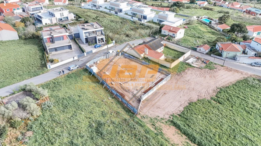 Moradia T3 para Venda em Alfeizerão Foto 36