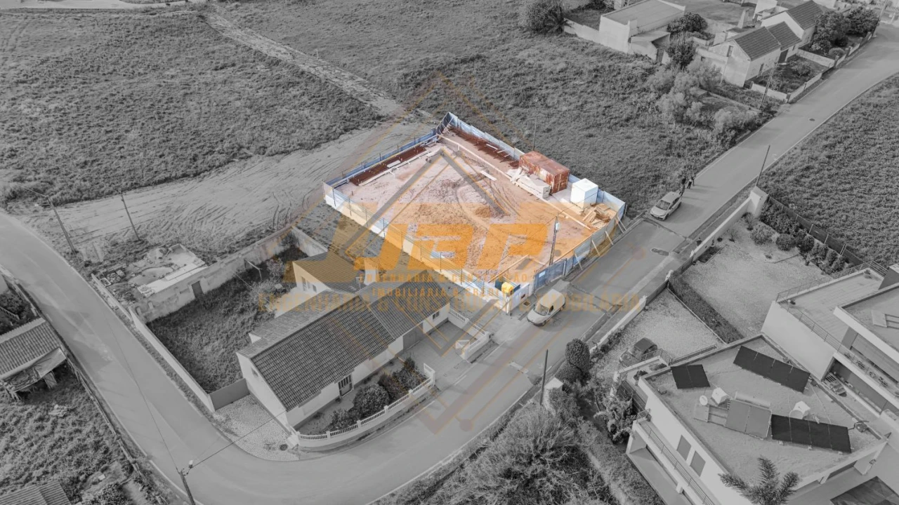 Moradia T3 para Venda em Alfeizerão Foto 38