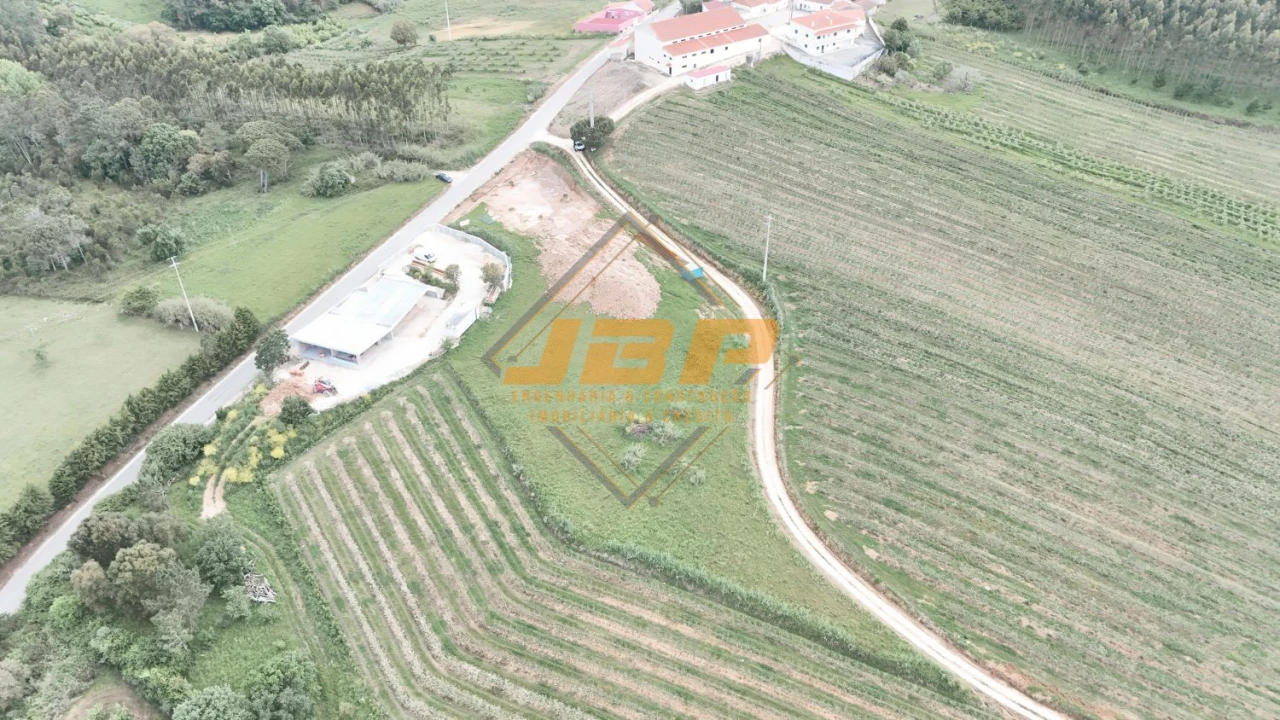 Moradia T3 para Venda em Salir de Matos Foto 10