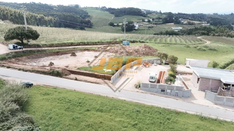 Moradia T3 para Venda em Salir de Matos