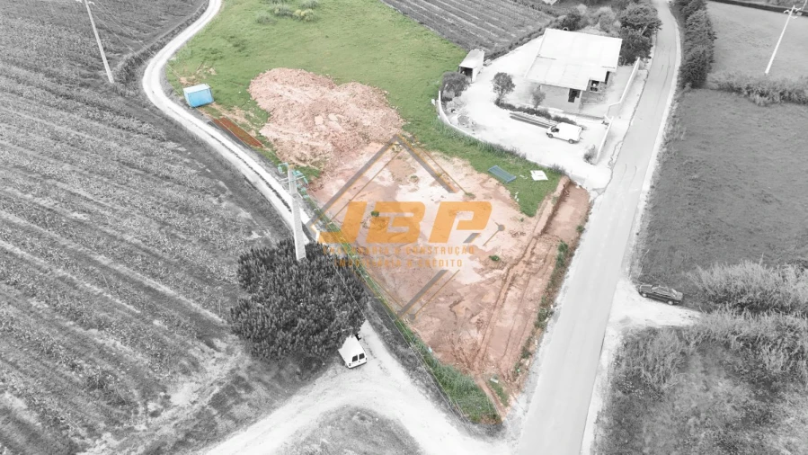 Moradia T3 para Venda em Salir de Matos Foto 11