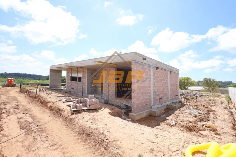 Moradia T3 para Venda em Salir de Matos Foto 37
