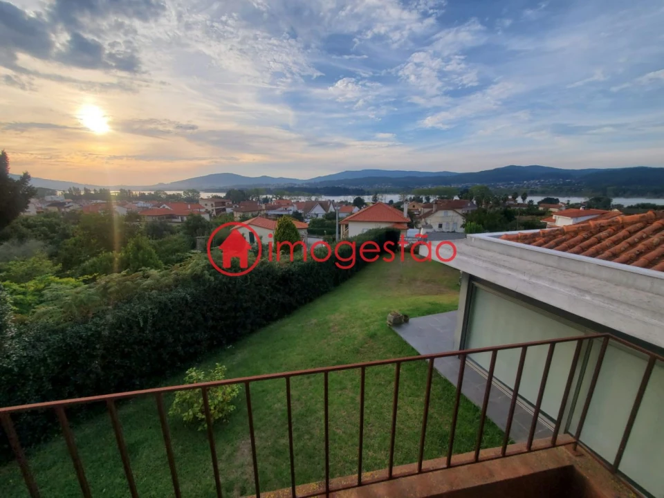 Moradia T5 para Venda em Lanhelas Foto 1