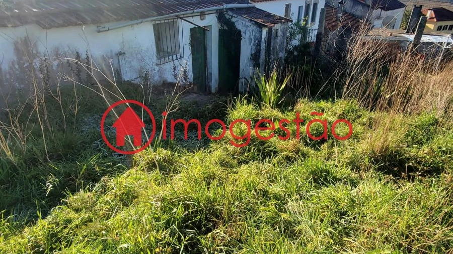 Moradia T3 para Venda em Candemil e Gondar