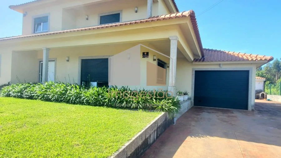 Moradia T3 para Venda em Campos e Vila Meã