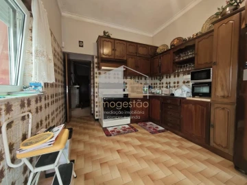 Moradia T4 para Venda em Campos e Vila Meã