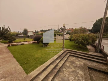 Moradia T4 para Venda em Campos e Vila Meã